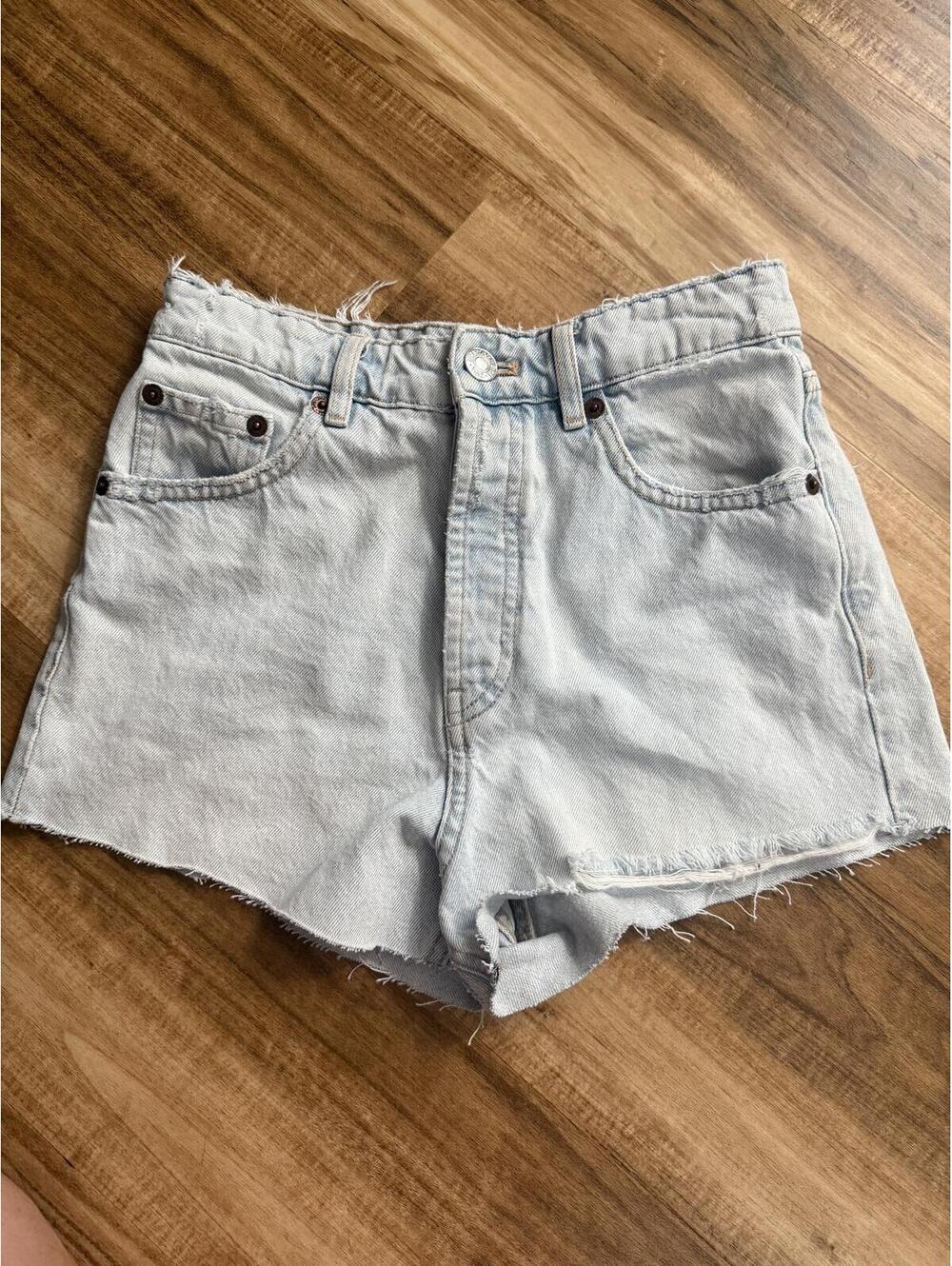 Zara High Rise Light Wash Denim Cut Off Shorts Women’s Size 4